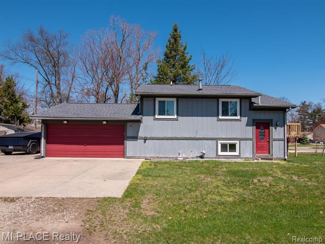 front view picture of 4100 Crooks St, West Bloomfield, MI. 48323