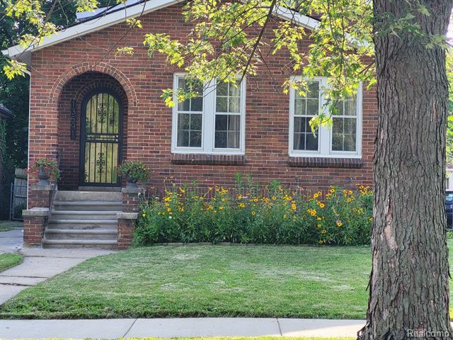 front view picture of 13591 Montrose Street, Detroit, MI. 48227