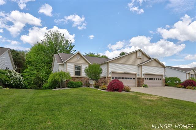 front view picture of 926 Sandalwood Circle, Muskegon, MI. 49441