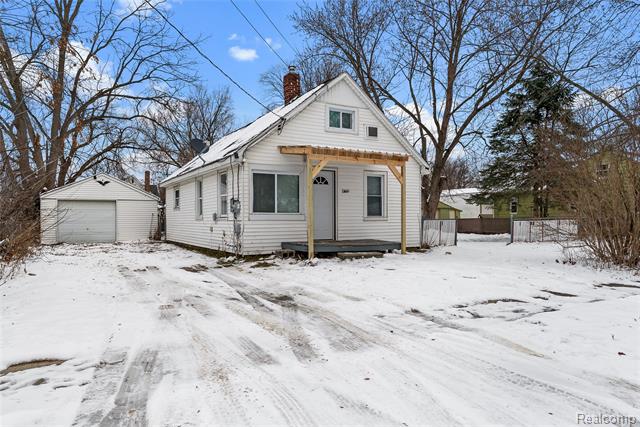 front view picture of 1169 Carman Street, Burton, MI. 48529