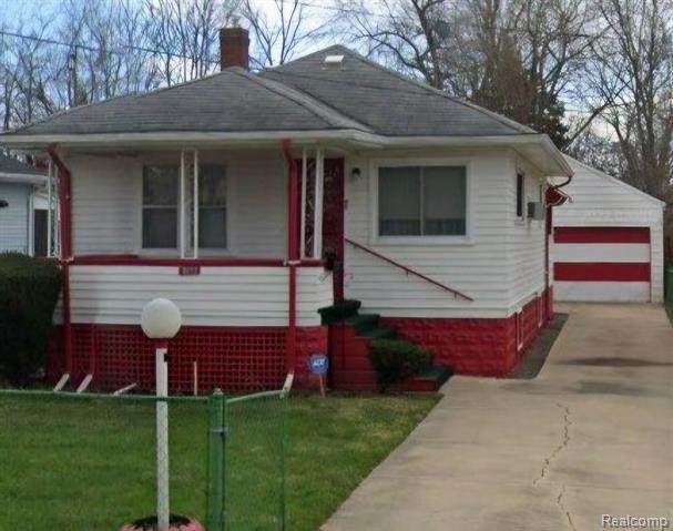front view picture of 758 E Holbrook Avenue, Flint, MI. 48505