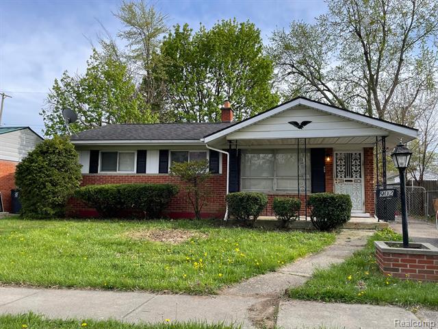 front view picture of 902 Dell Avenue, Flint, MI. 48507