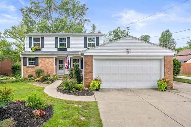 front view picture of 1753 Breton Road Se, Grand Rapids, MI. 49506