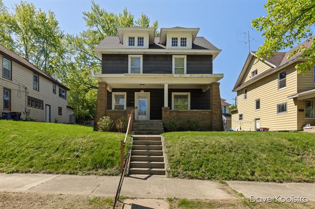front view picture of 106 Colfax Street Ne, Grand Rapids, MI. 49505