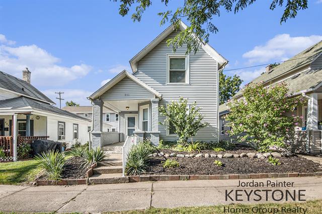 front view picture of 851 Hovey Street Sw, Grand Rapids, MI. 49504