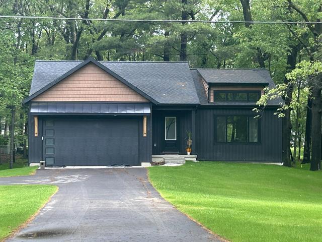 front view picture of 433 Charlotte Avenue Nw, Grand Rapids, MI. 49504