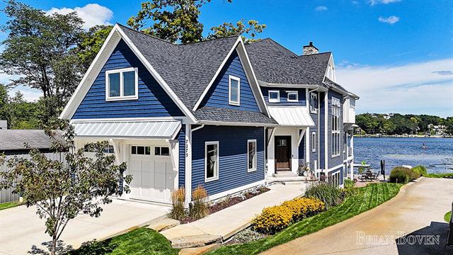 front view picture of 7275 Peninsula Drive Ne, Rockford, MI. 49341