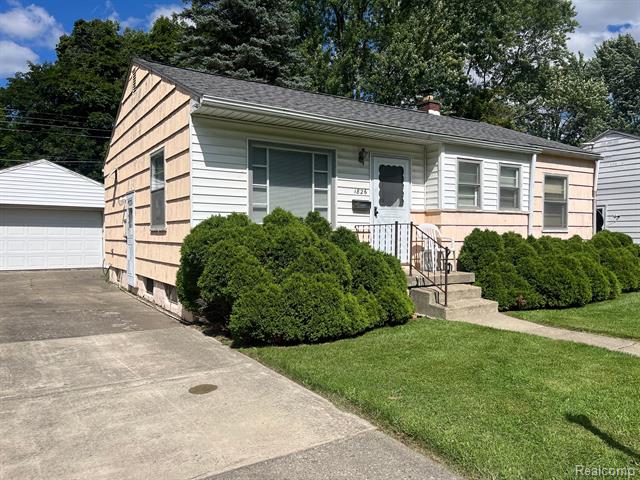 front view picture of 1826 Greenbrook Lane, Flint, MI. 48507