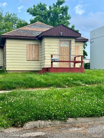front view picture of 1017 Stocker Avenue, Flint, MI. 48503