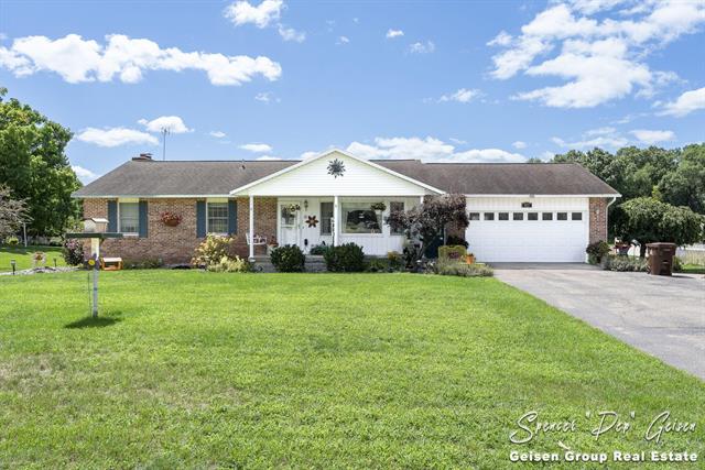 front view picture of 837 N State Road, Belding, MI. 48809