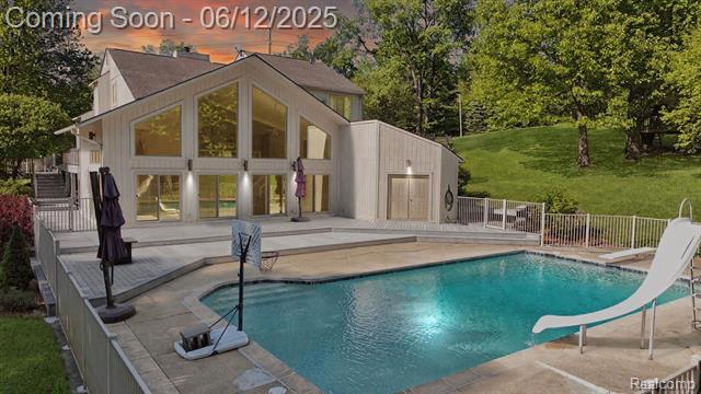 front view picture of 197 Skyline Dr, Milford, MI. 48380