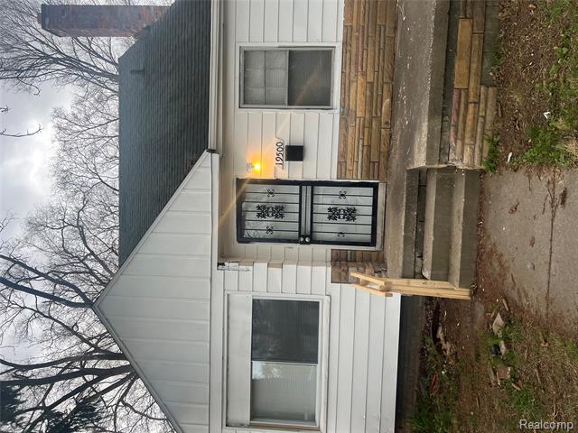 front view picture of 19500 Rutherford Street, Detroit, MI. 48235