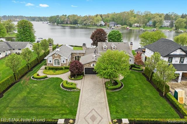 front view picture of 3767 Carrie Ln, Walled Lake, MI. 48390