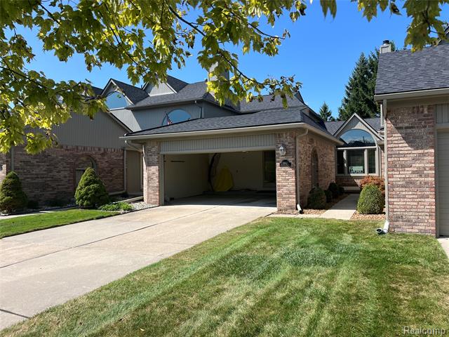 front view picture of 51433 Fox Hill Trail, New Baltimore, MI. 48047