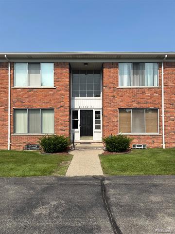 front view picture of 21442 Beaconsfield Street, Saint Clair Shores, MI. 48080