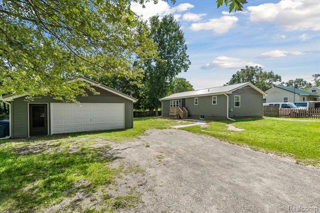 front view picture of 8214 Rockwood Avenue, Mount Morris, MI. 48458