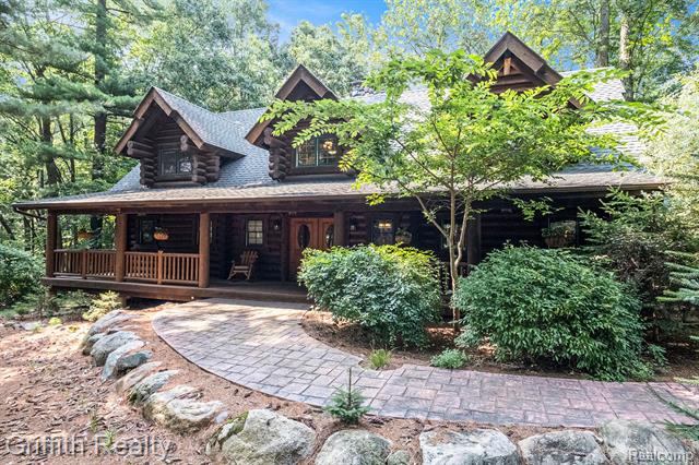 front view picture of 11245 Guyn Drive, Brighton, MI. 48114