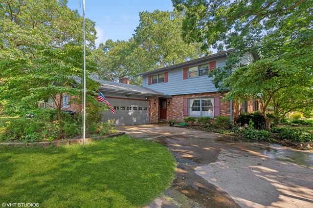 front view picture of 884 Oakridge Drive, Saint Joseph, MI. 49085