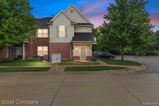 front view picture of 8484 Heywood Circle, Sterling Heights, MI. 48312