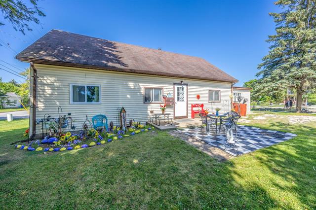front view picture of 139 Cobb Street, Cadillac, MI. 49601