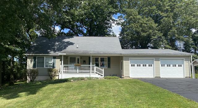 front view picture of 2056 Earl Drive, Hillsdale, MI. 49242