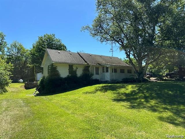 front view picture of 5820 Mack Road, Howell, MI. 48855
