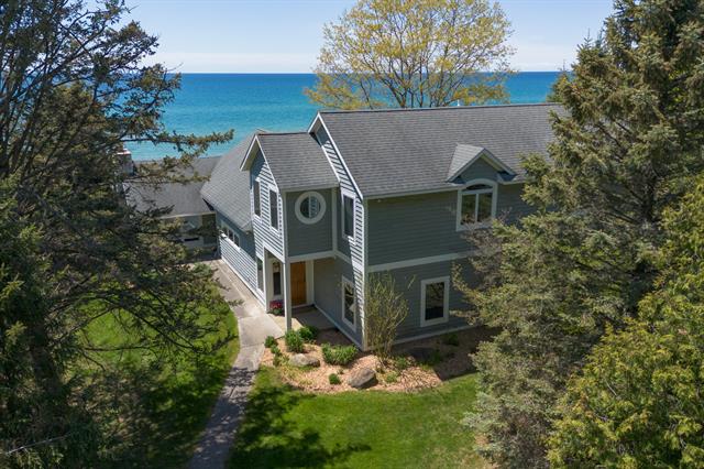 front view picture of 3801 N Scenic Drive, Muskegon, MI. 49445