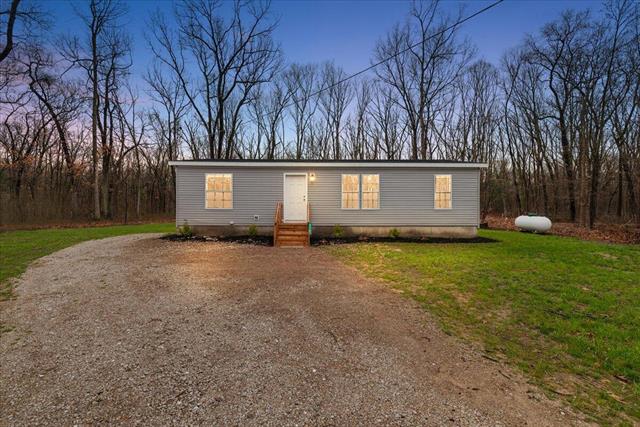 front view picture of 5572 113Th Avenue, Fennville, MI. 49408
