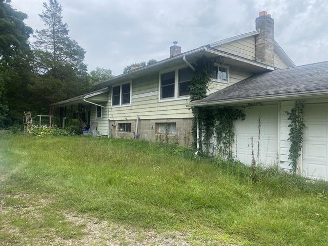 front view picture of 7490 S M 37 Highway, Hastings, MI. 49058