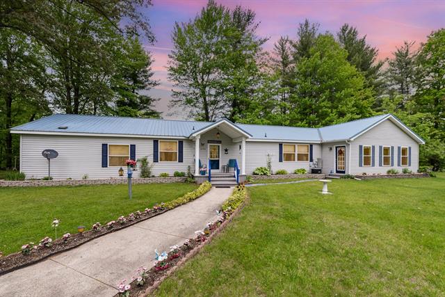 front view picture of 4772 S Bard Road, Beaverton, MI. 48612