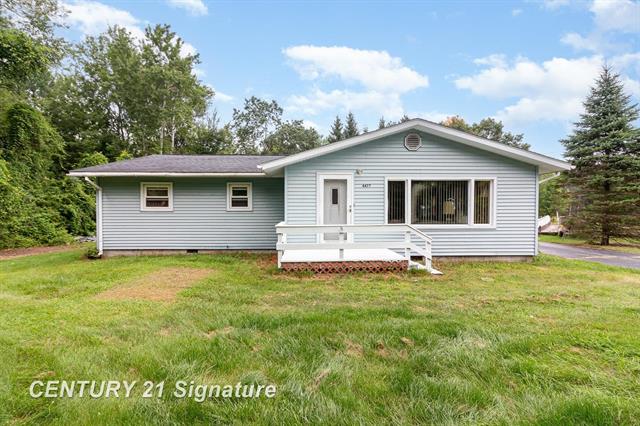 front view picture of 4477 E Michigan Avenue, Au Gres, MI. 48703
