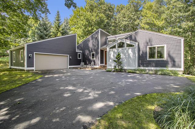 front view picture of 5410 W Oak Ridge Road, Ludington, MI. 49431
