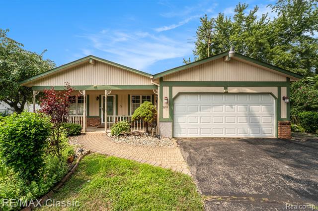 front view picture of 3801 Cheryl Dr, Commerce Township, MI. 48382