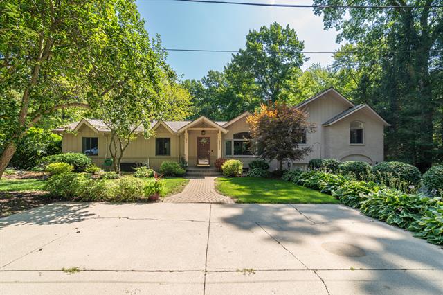 front view picture of 3850 Tahoe St, Walled Lake, MI. 48390