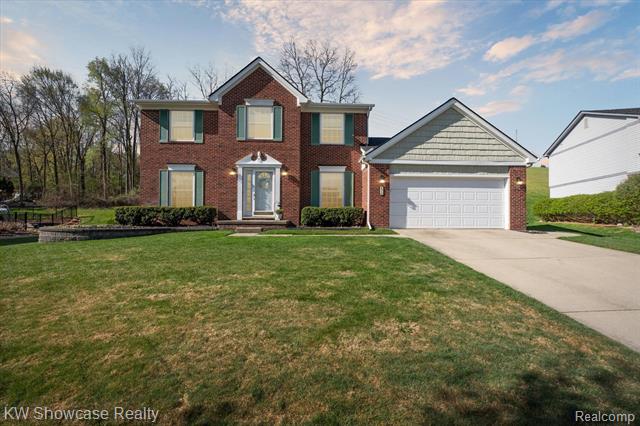front view picture of 870 Chatham Dr, Milford, MI. 48381
