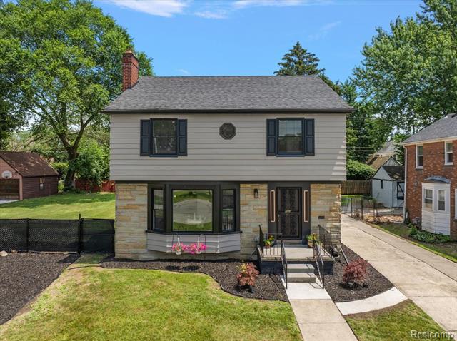front view picture of 9161 W Outer Drive, Detroit, MI. 48219