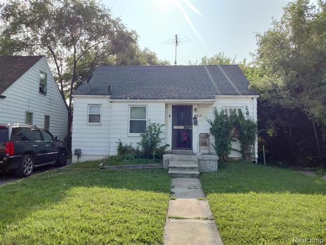 front view picture of 8209 Rosemont Avenue, Detroit, MI. 48228