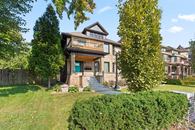front view picture of 374 E Grand Boulevard, Detroit, MI. 48207