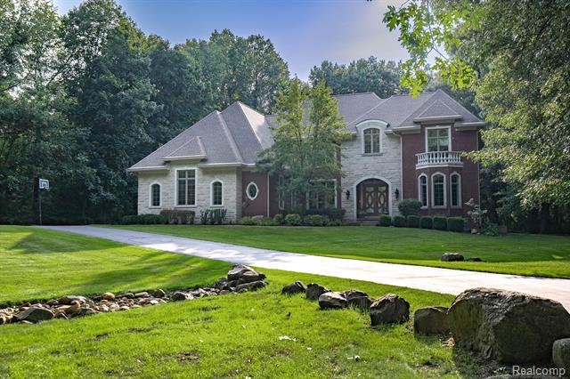front view picture of 8307 Granite Court, Dexter, MI. 48130
