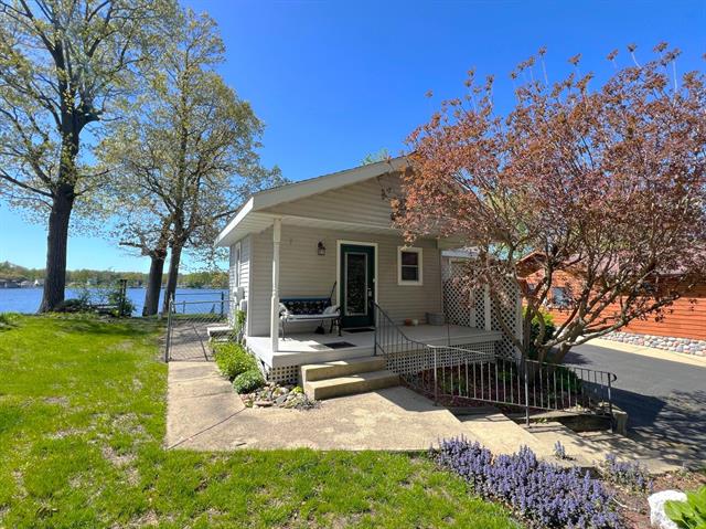 front view picture of 63568 Zabel Shores Road, Sturgis, MI. 49091