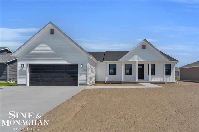 front view picture of 233 Oregon Avenue, Marysville, MI. 48040