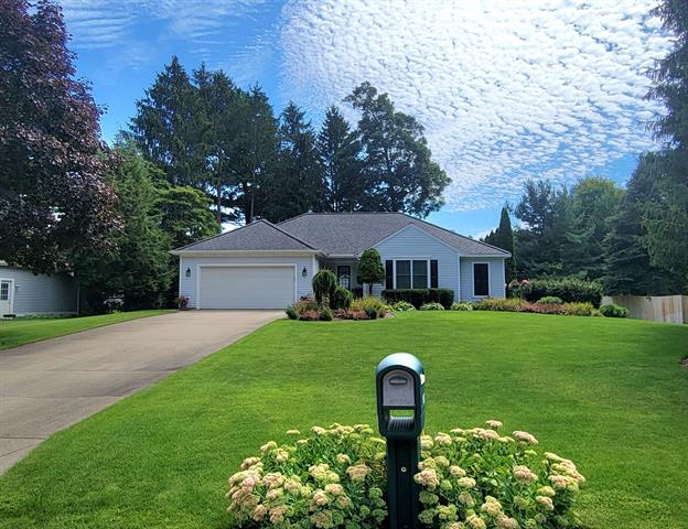 front view picture of 15336 Hofma Drive, Grand Haven, MI. 49417