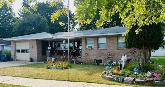 front view picture of 427 N River Street, Evart, MI. 49631