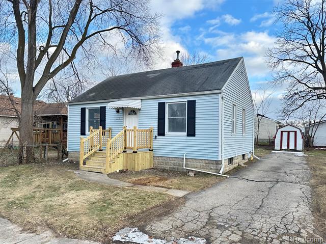 front view picture of 2078 E Boatfield Avenue, Burton, MI. 48529