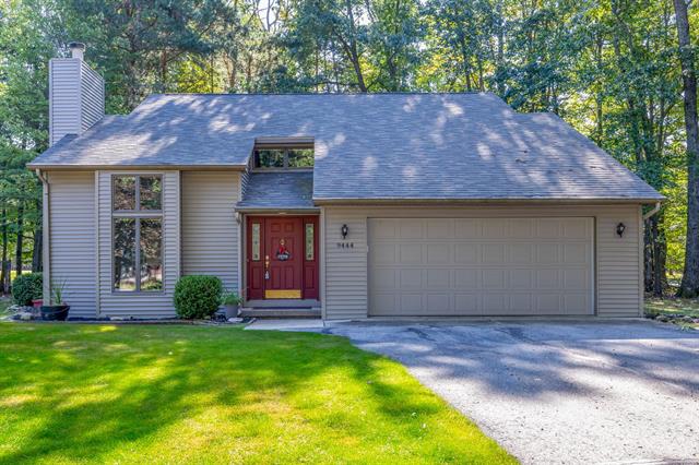 front view picture of 9444 Sunset Court, Stanwood, MI. 49346