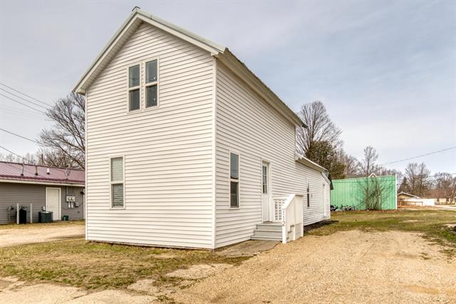 front view picture of 112 W 6Th Street, Evart, MI. 49631