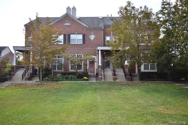 front view picture of 16926 Farmington Road, Livonia, MI. 48154