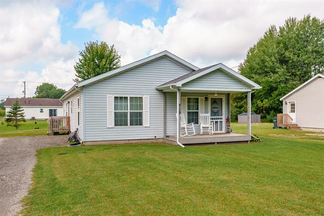 front view picture of 715 N Washington Street, Tekonsha, MI. 49092