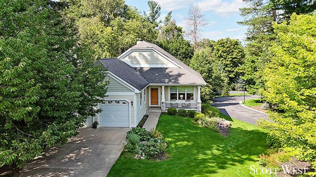 front view picture of 2975 Overlook Summit Drive, Grand Rapids, MI. 49546