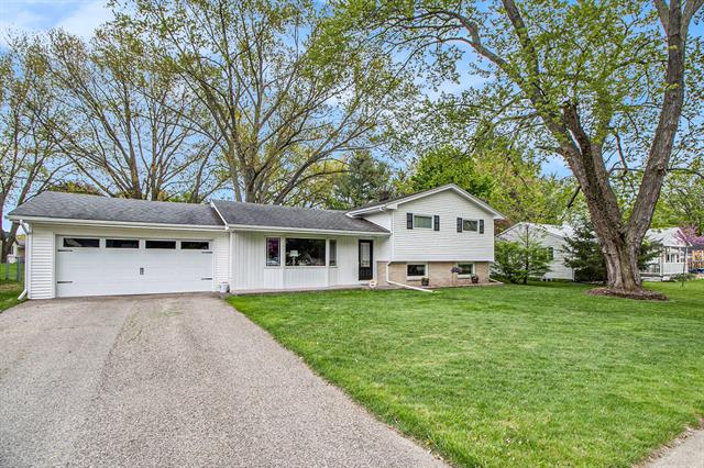 front view picture of 8237 Lovers Lane, Portage, MI. 49002